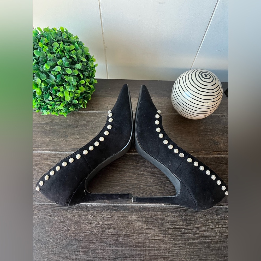 Penny Loves Kenny Ozzie Women’s Stiletto Pumps Black Faux Suede Faux Pearls Sz8M - Picture 7 of 9